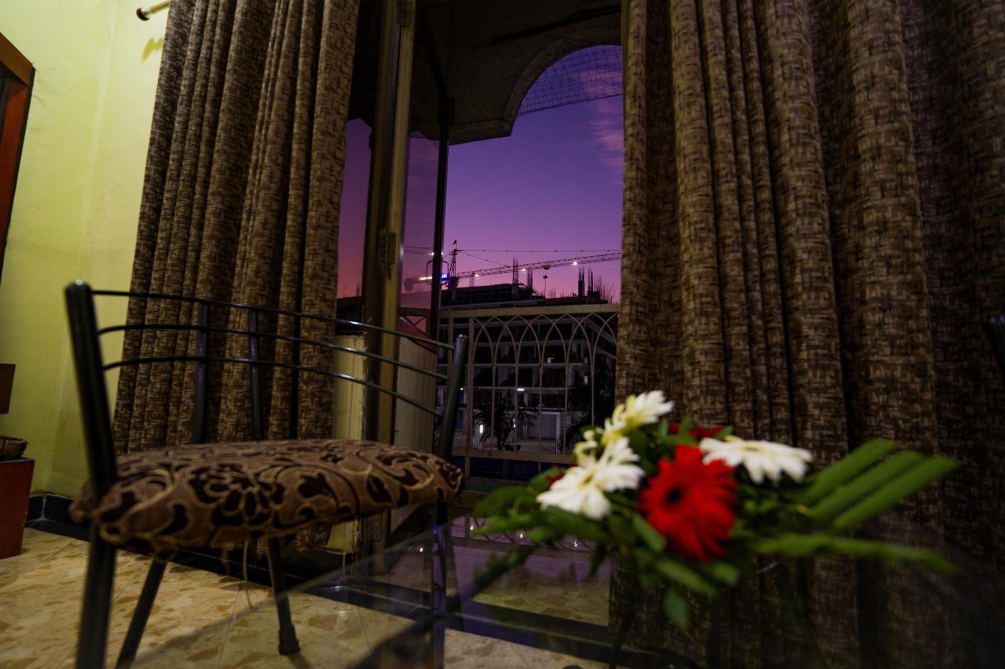 Hotel Girdhar Mahal Индаур Экстерьер фото